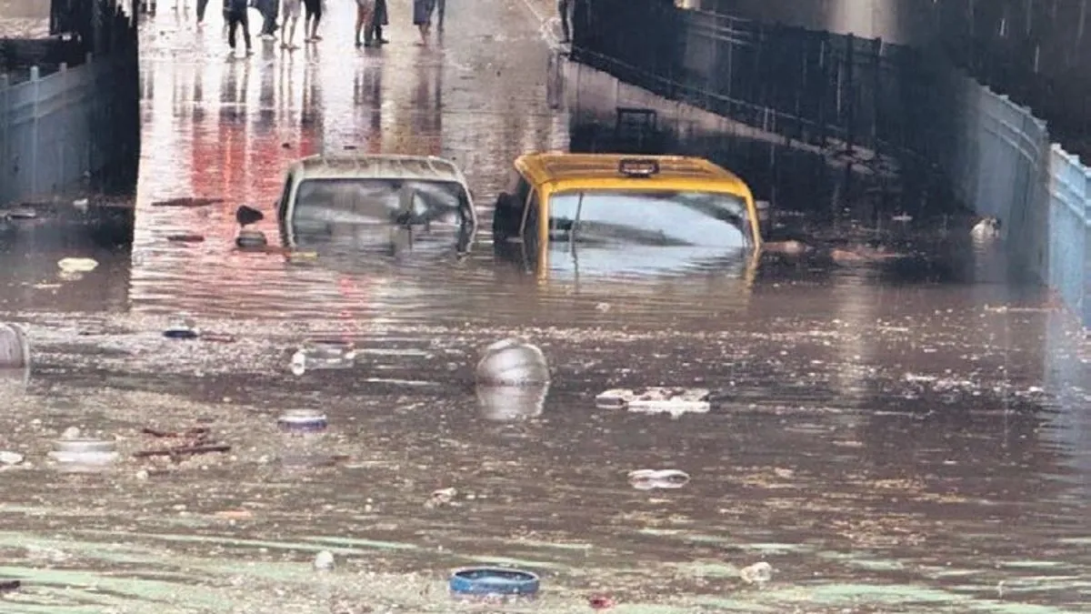 Caddeler göle döndü trafik felç oldu