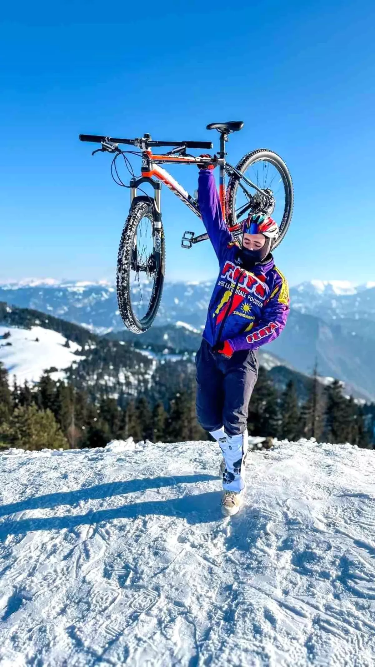 Artvin’de Kayak Pistinde Bisiklet Dolu Heyecan