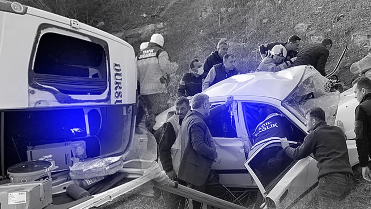 Balıkesir’de otobüsle otomobil çarpıştı: Feci kazada 2 kişi öldü, 21 kişi yaralandı!