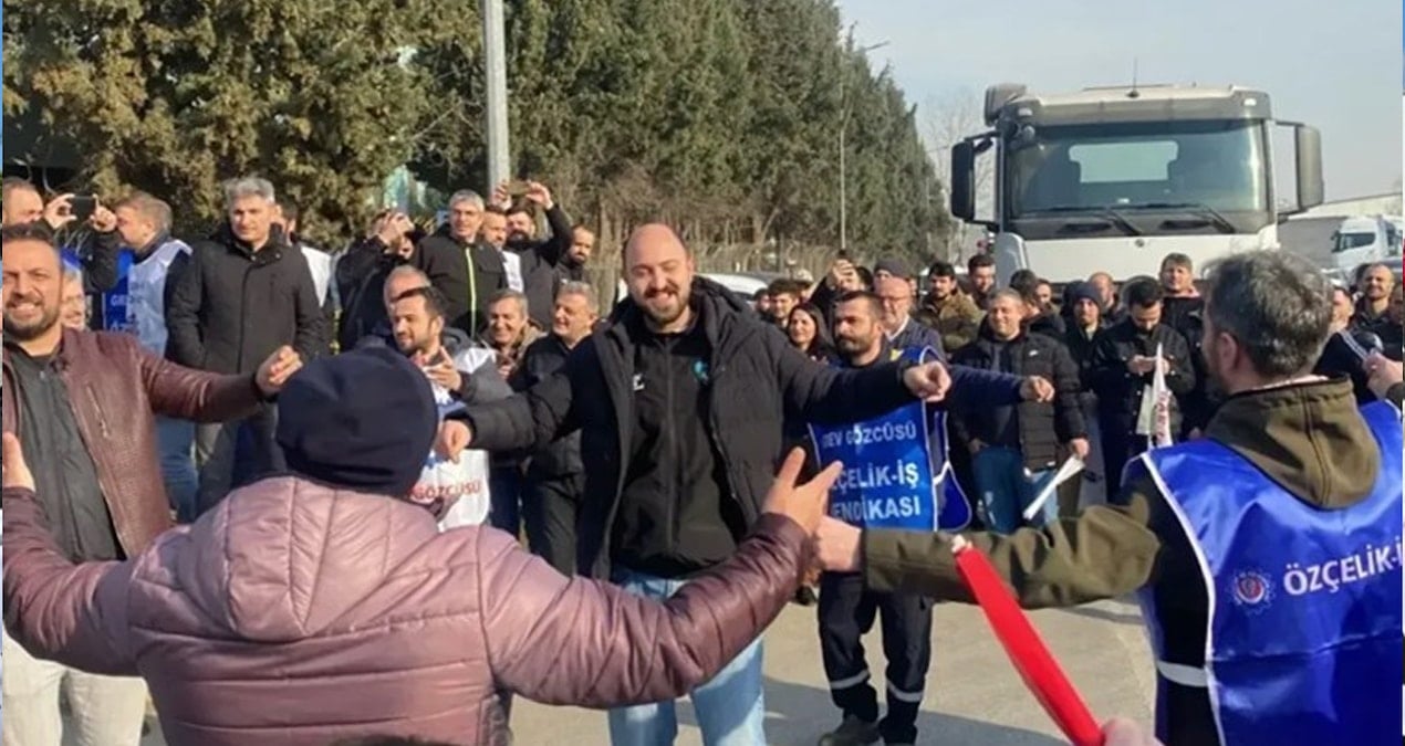 Ünlü sosyal medya fenomeni grevdeki eski mesai arkadaşlarını yalnız bırakmadı