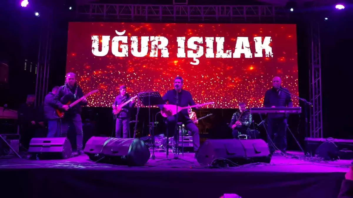 Uğur Işılak Karabük’te ‘3 Nisan’ Etkinliklerinde Sahne Aldı