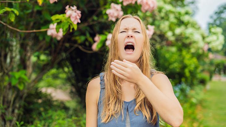 Sabah dışarı çıkarken iki kez düşünün! Hapşırmakla başlayıp astıma dönüşebiliyor